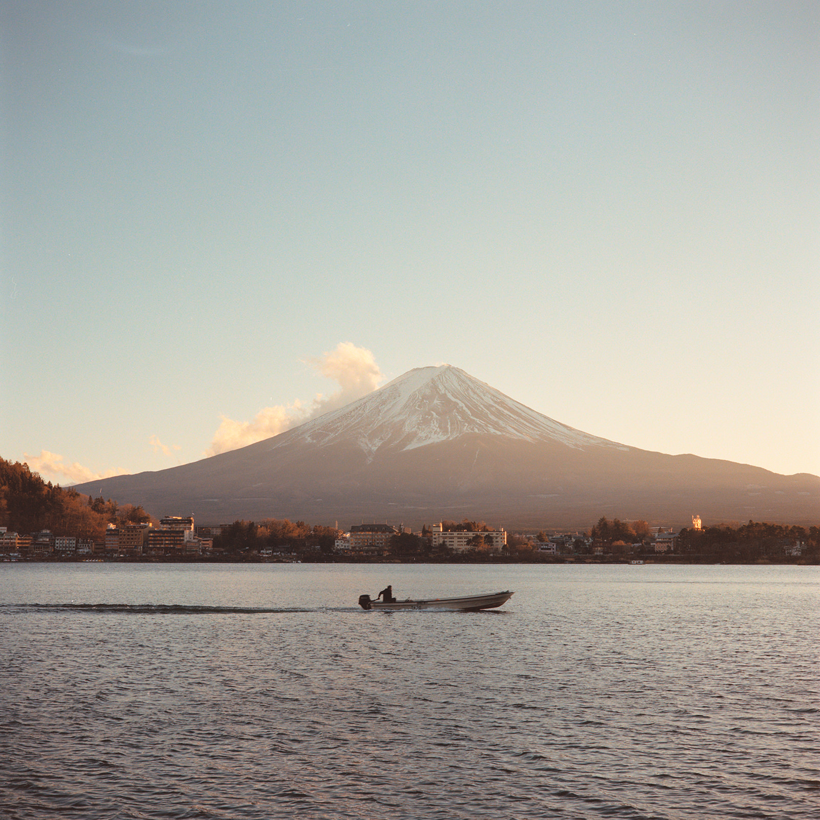 Mamiya6-P400-029 About me